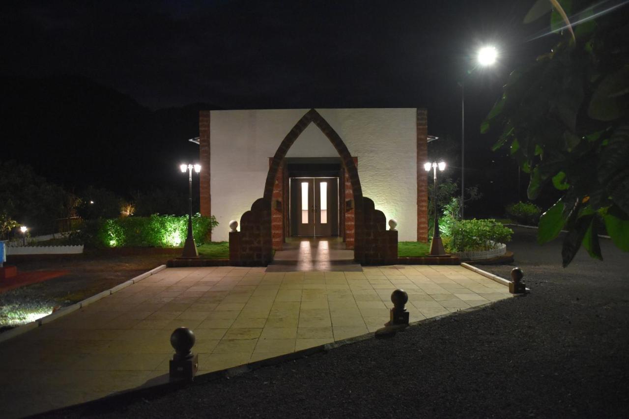 Nostravila Lonavala Buitenkant foto