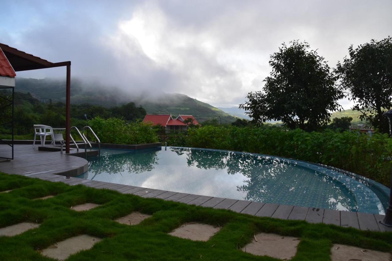 Nostravila Lonavala Buitenkant foto