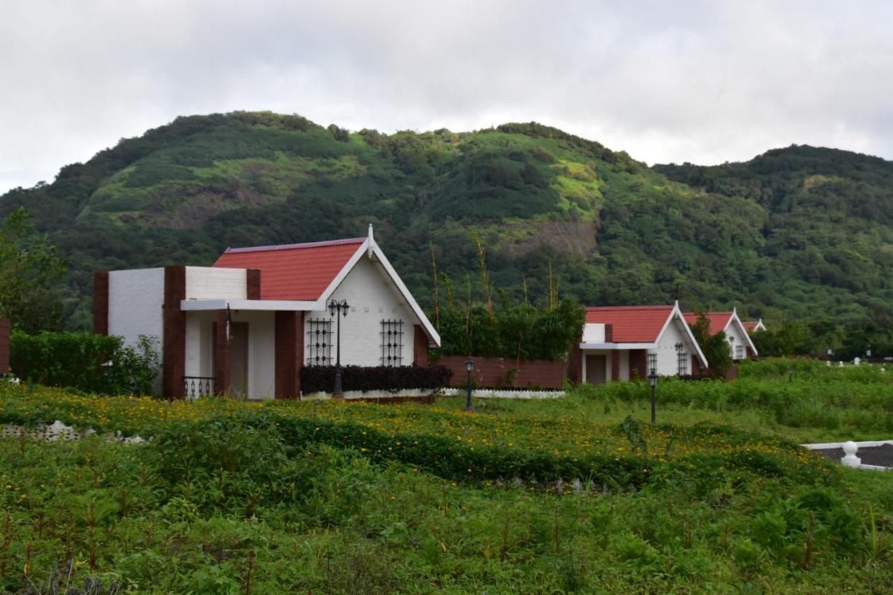 Nostravila Lonavala Buitenkant foto