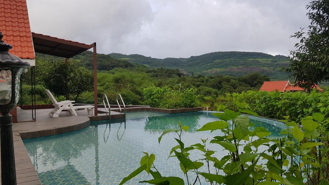 Nostravila Lonavala Buitenkant foto