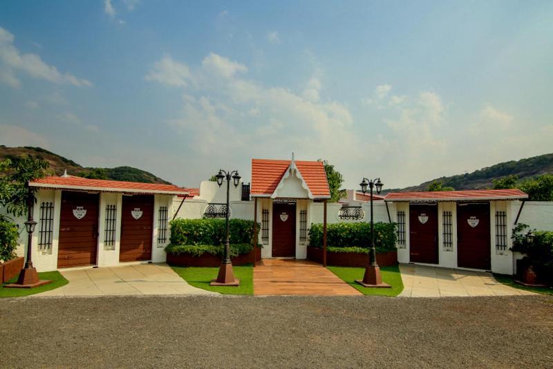 Nostravila Lonavala Buitenkant foto