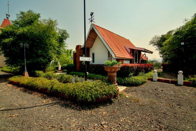 Nostravila Lonavala Buitenkant foto