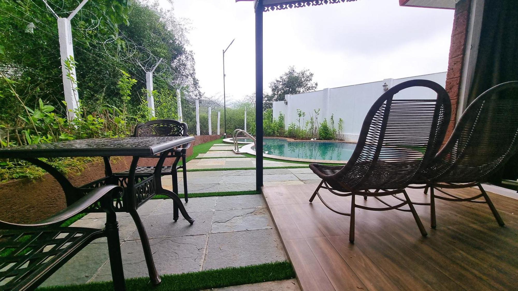 Nostravila Lonavala Buitenkant foto