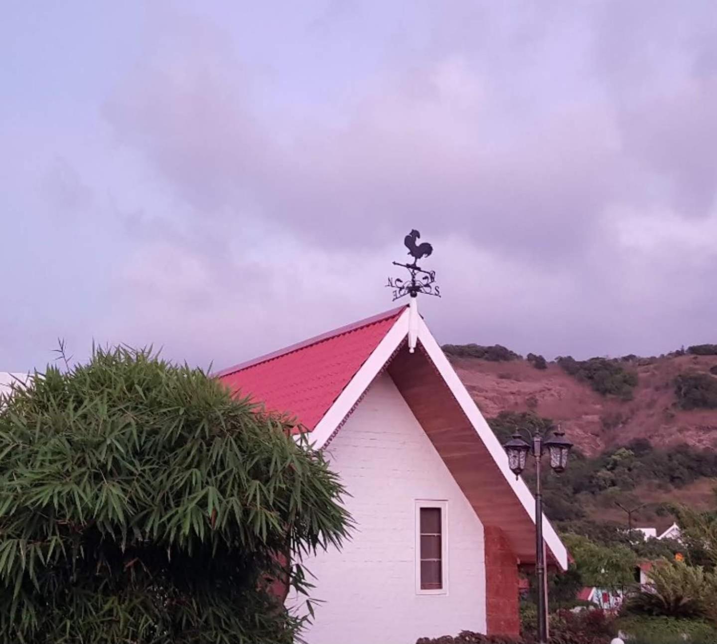 Nostravila Lonavala Buitenkant foto