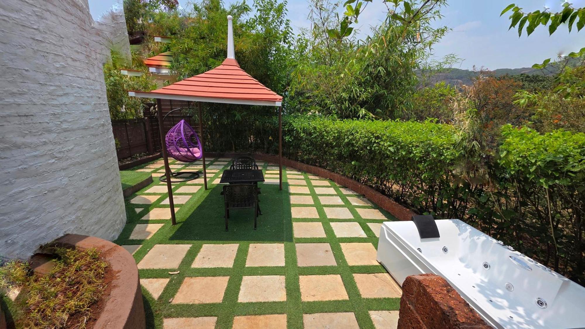 Nostravila Lonavala Buitenkant foto